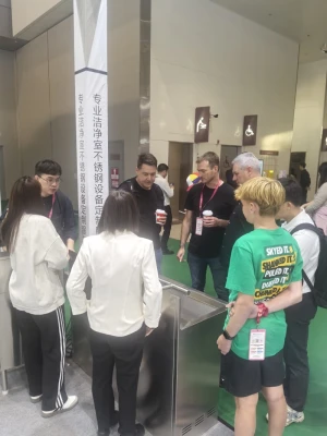 Selecting a Stainless Steel Work Table with Sink for Cleanroom Efficiency