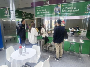 Storage Integration and Accessibility in Lab Bench Designs